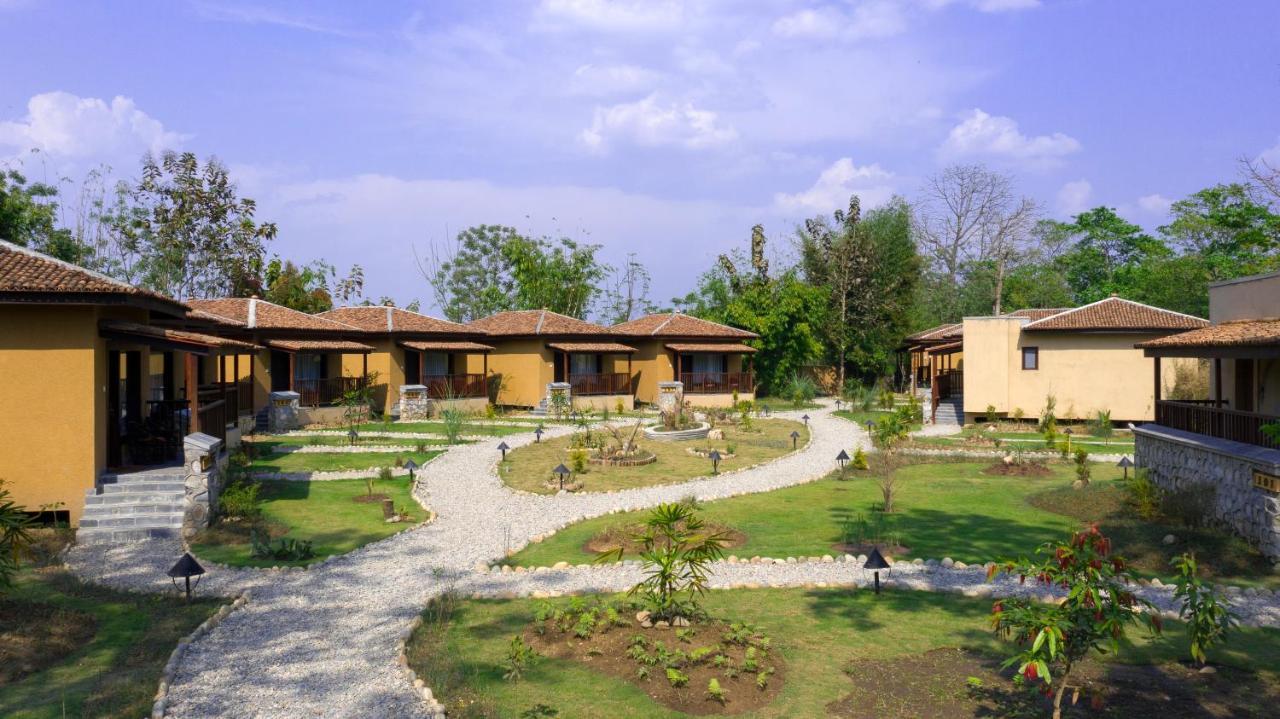 Jungle Villa Resort - Near Chitwan National Park Eksteriør billede