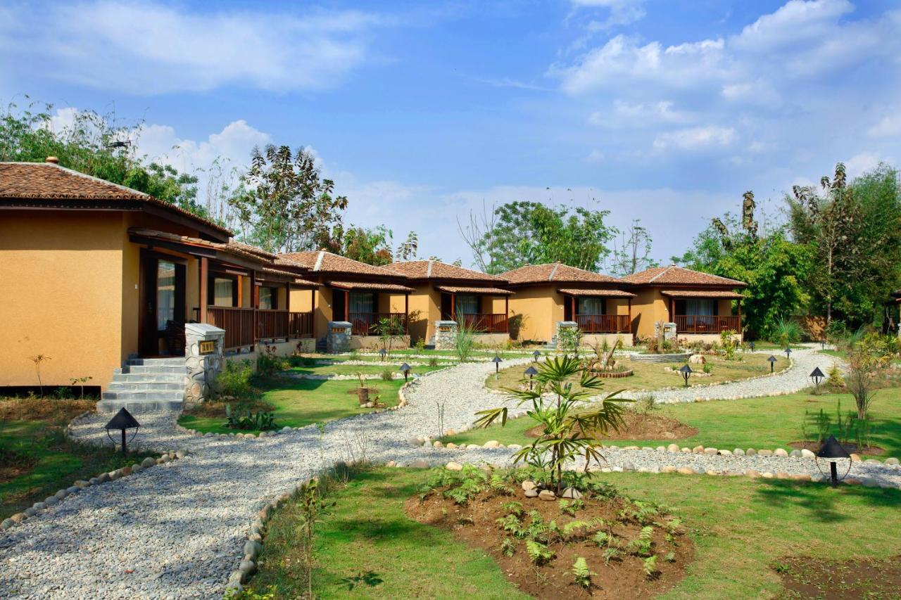Jungle Villa Resort - Near Chitwan National Park Eksteriør billede
